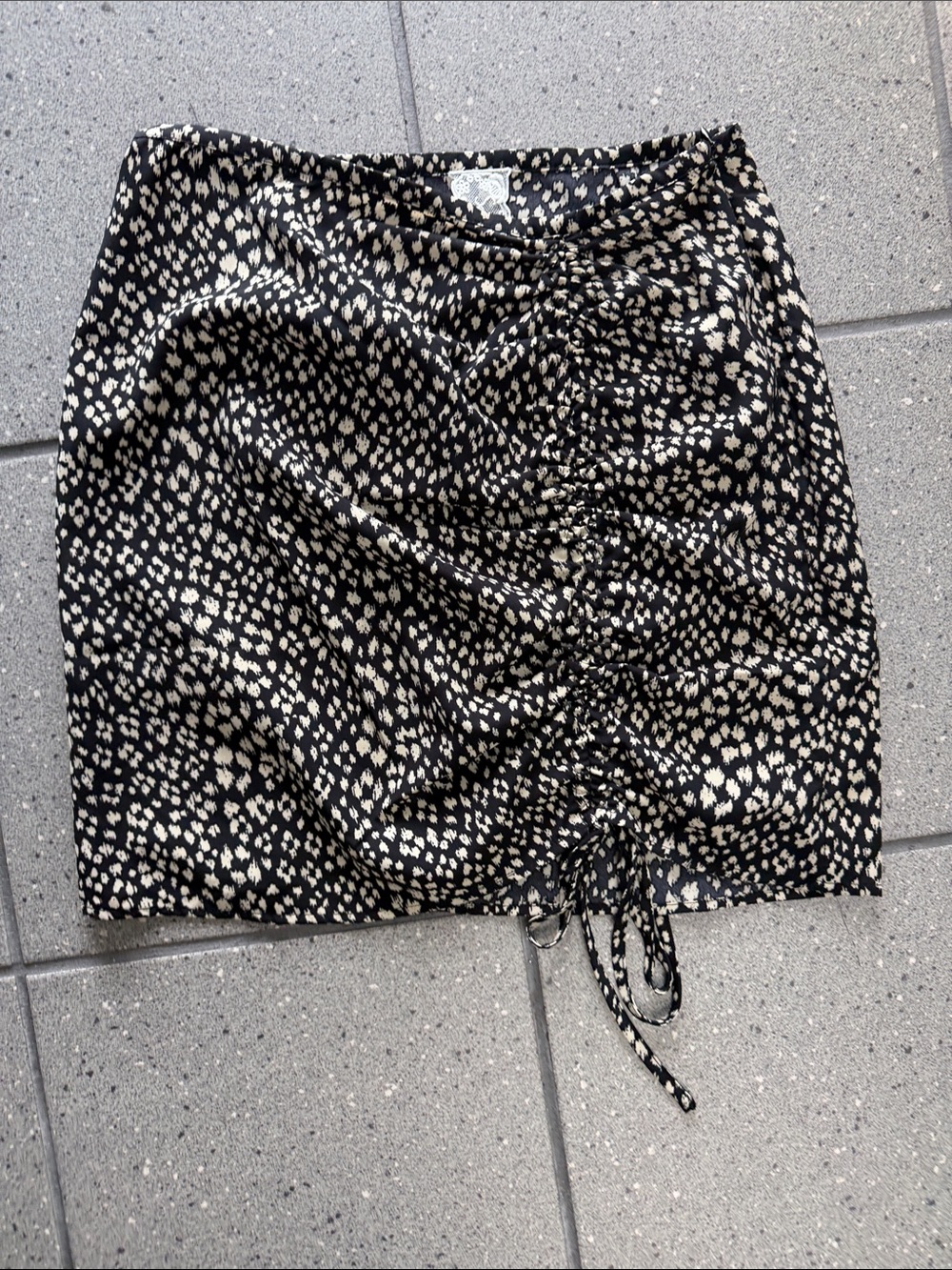 Sadie & Sage Black and Cream Ruched Drawstring Mini Skirt